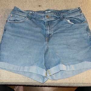 Evri shorts size 18, light blue, good condition